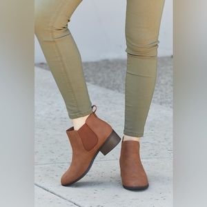 Best Date Chelsea Booties in Cognac
